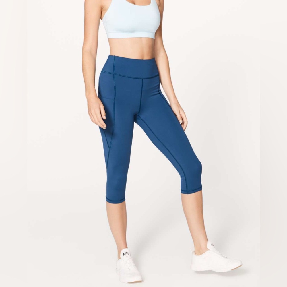 LULULEMON EUC SIZE 4 BREAK FREE CROP NULUX 17”/ Night tide